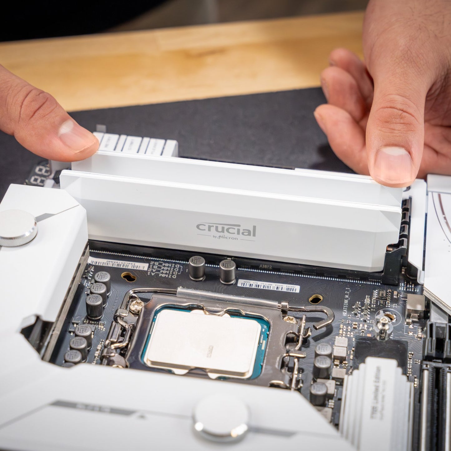 Crucial Pro Overclocking 16GB 6400Mhz DDR5 Desktop Memory White-4