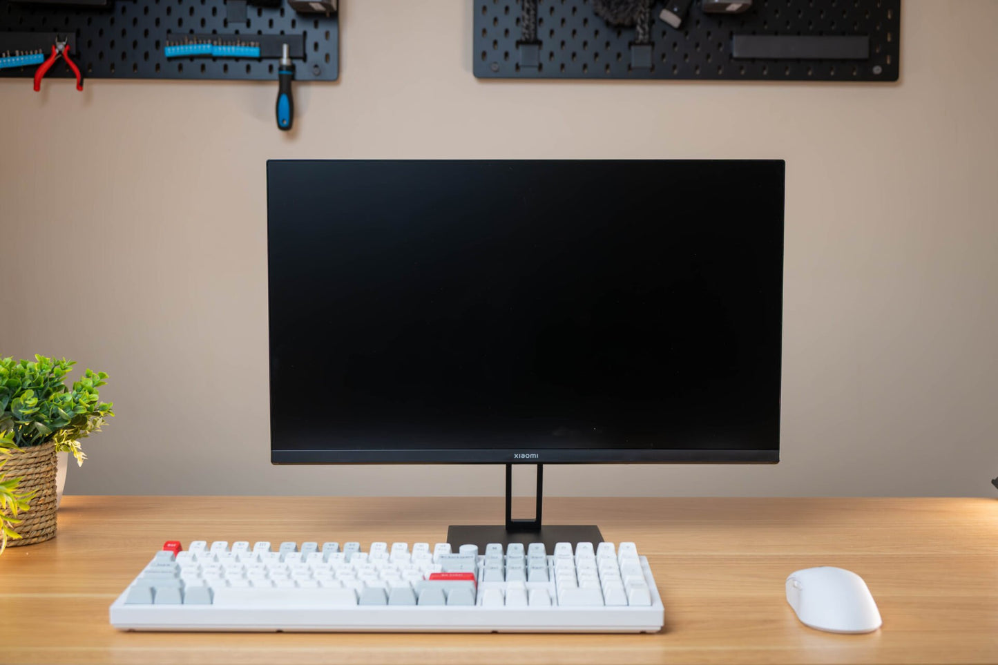 Xiaomi G24i 24" Full HD 1080p IPS Gaming Monitor (180Hz, 1ms, 16_9, HDMI/DP, and AMD FreeSync)-9