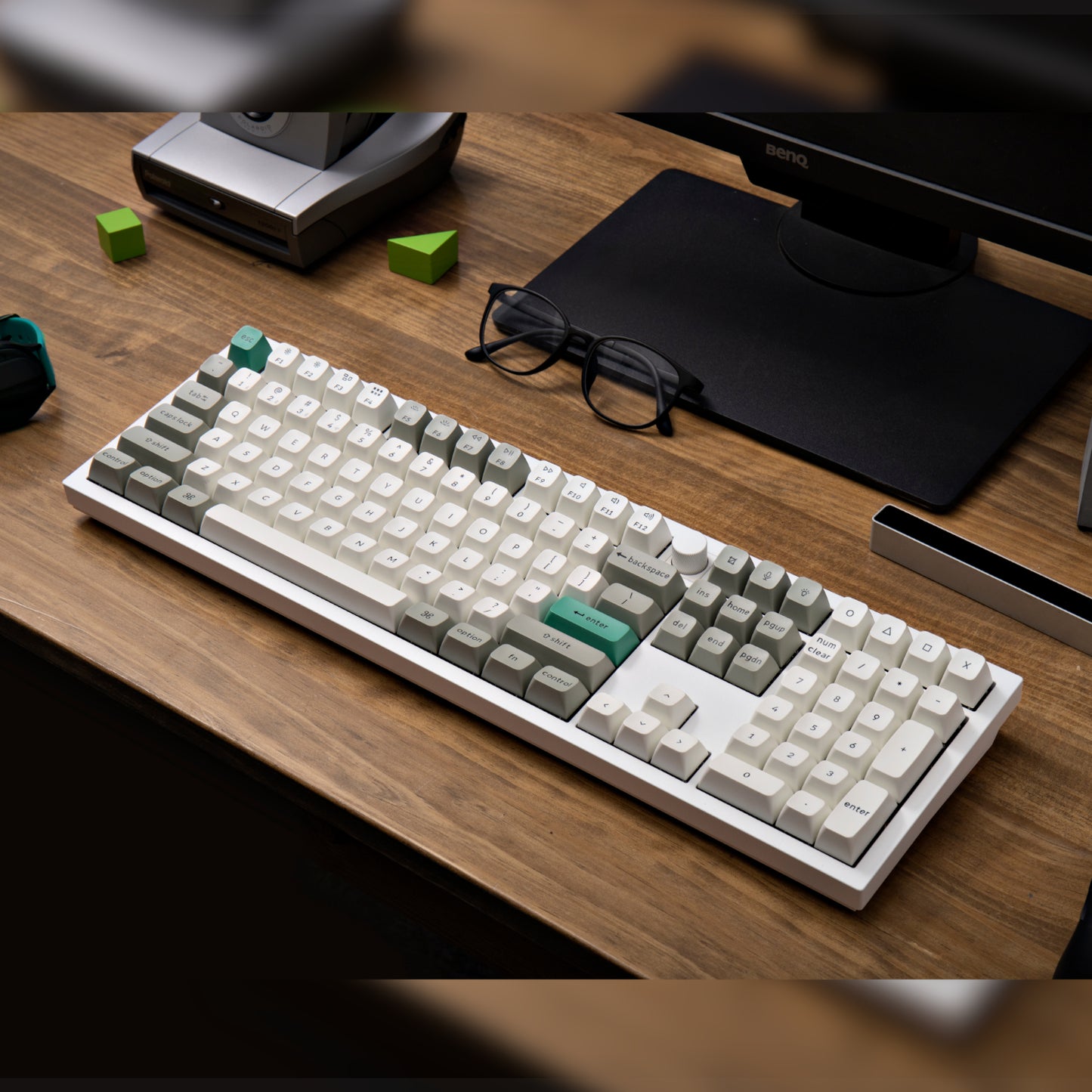 Keychron Q6 Max QMK/VIA Wireless Custom Mechanical Keyboard KSA Gateron Red Jupiter Switches - Shell White-3