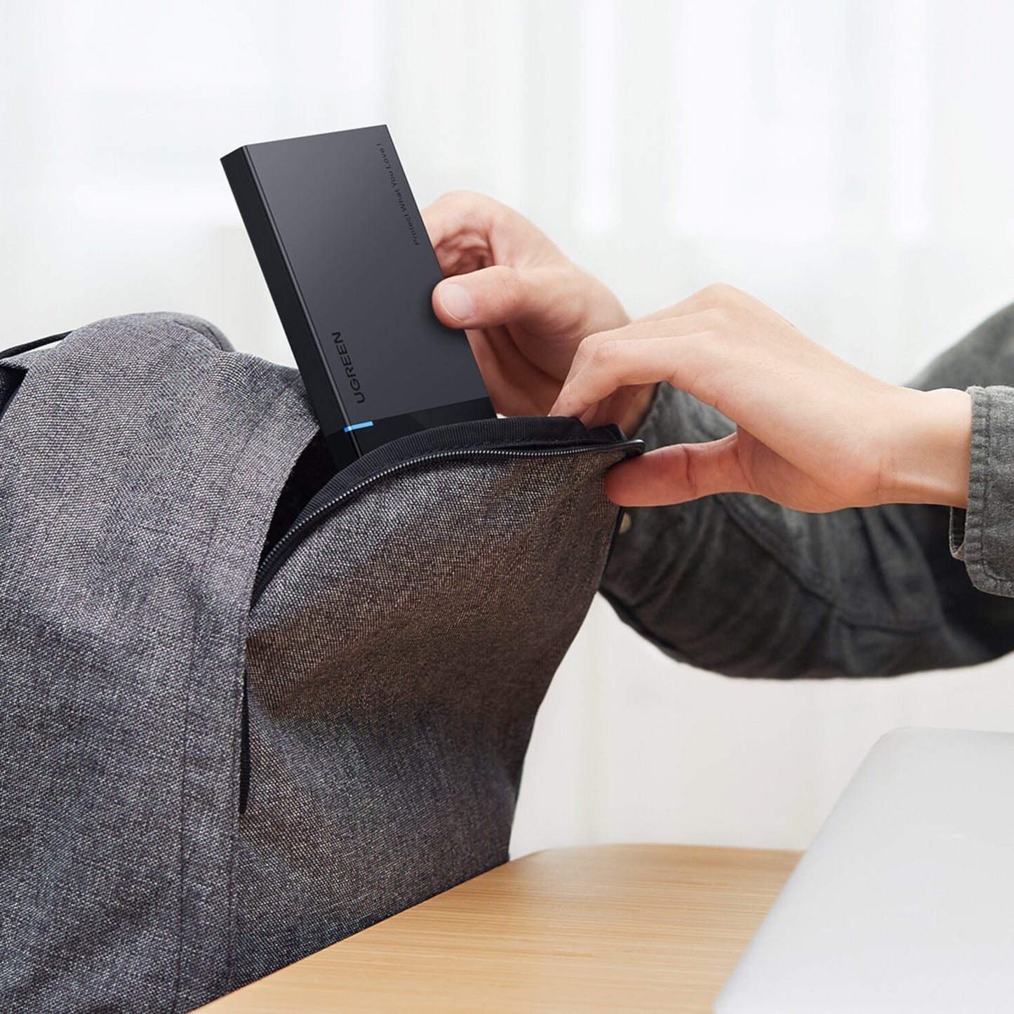 UGREEN USB 3.0 to 2.5” SATA Hard Drive Enclosure (Non-Detachable Cable)-4